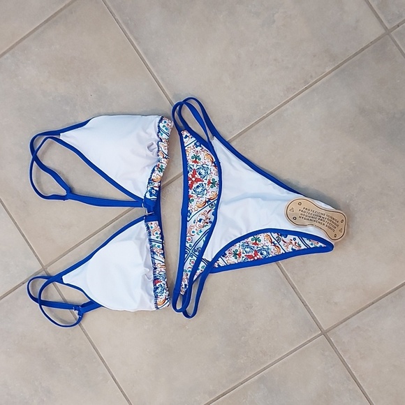 Vibrant Blue and White Patterned Bikini Set - Picture 4 of 4